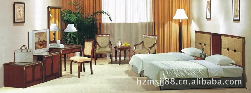 他从事搬床垫、手动操作缝纫机的工作