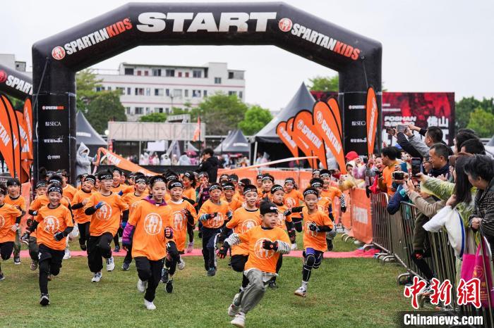 佛山站斯巴达勇士赛打响，逾四千名大小勇士同