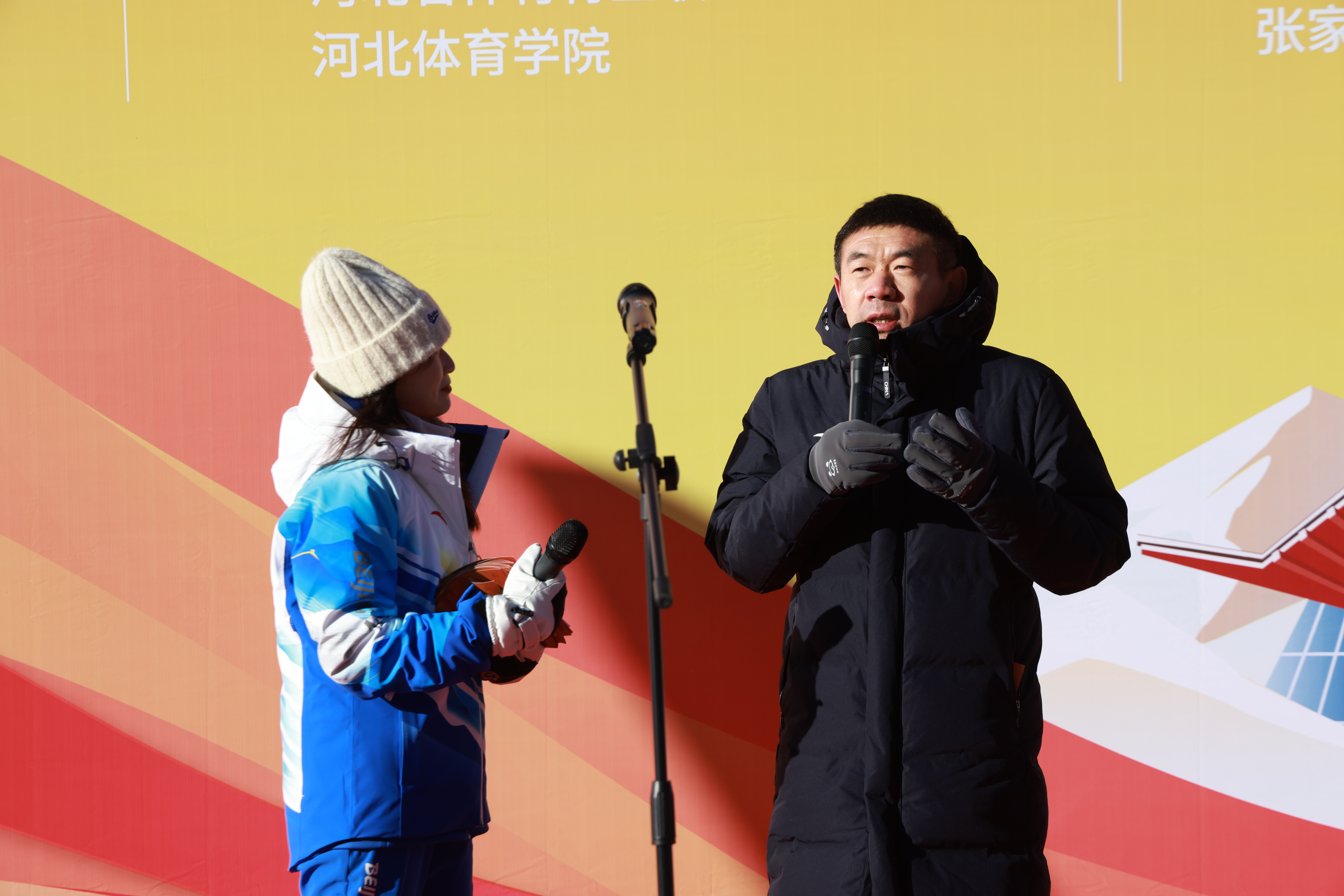 李佳军分享冠军历程 与志愿者代表共发志愿服务