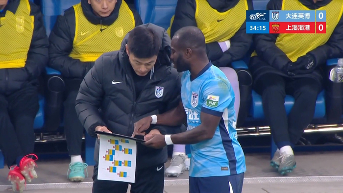 大连英博1-0力克海港 李国旭战术革新助球队重拾