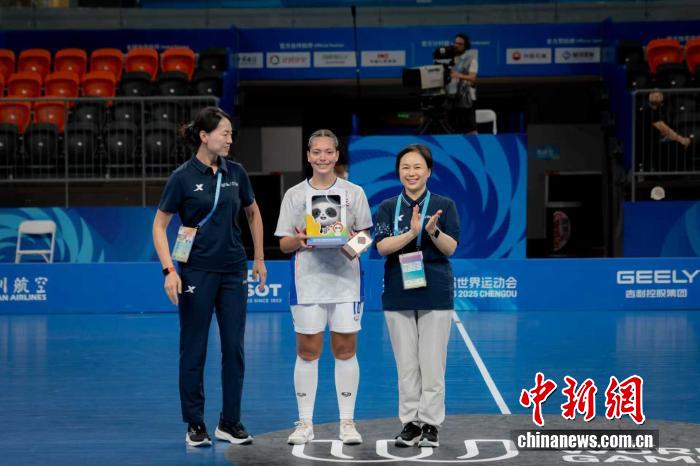 成都世运会泰国队员生日惊喜全场齐唱生日歌