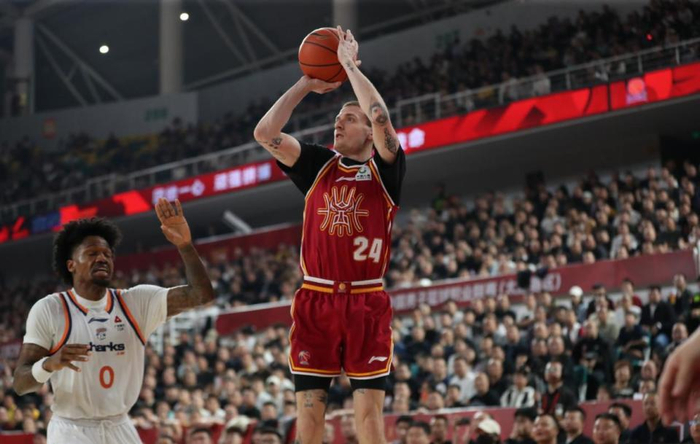 山西男篮末节用人失误遭逆转