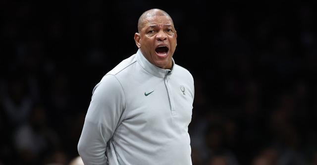 雄鹿总经理霍斯特力挺里弗斯：困难时期表现卓